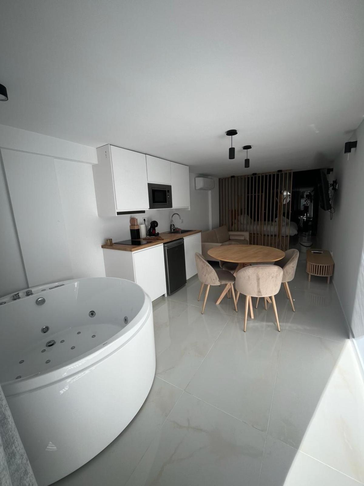 Suite Playamar Con Jacuzzi Torremolinos Esterno foto